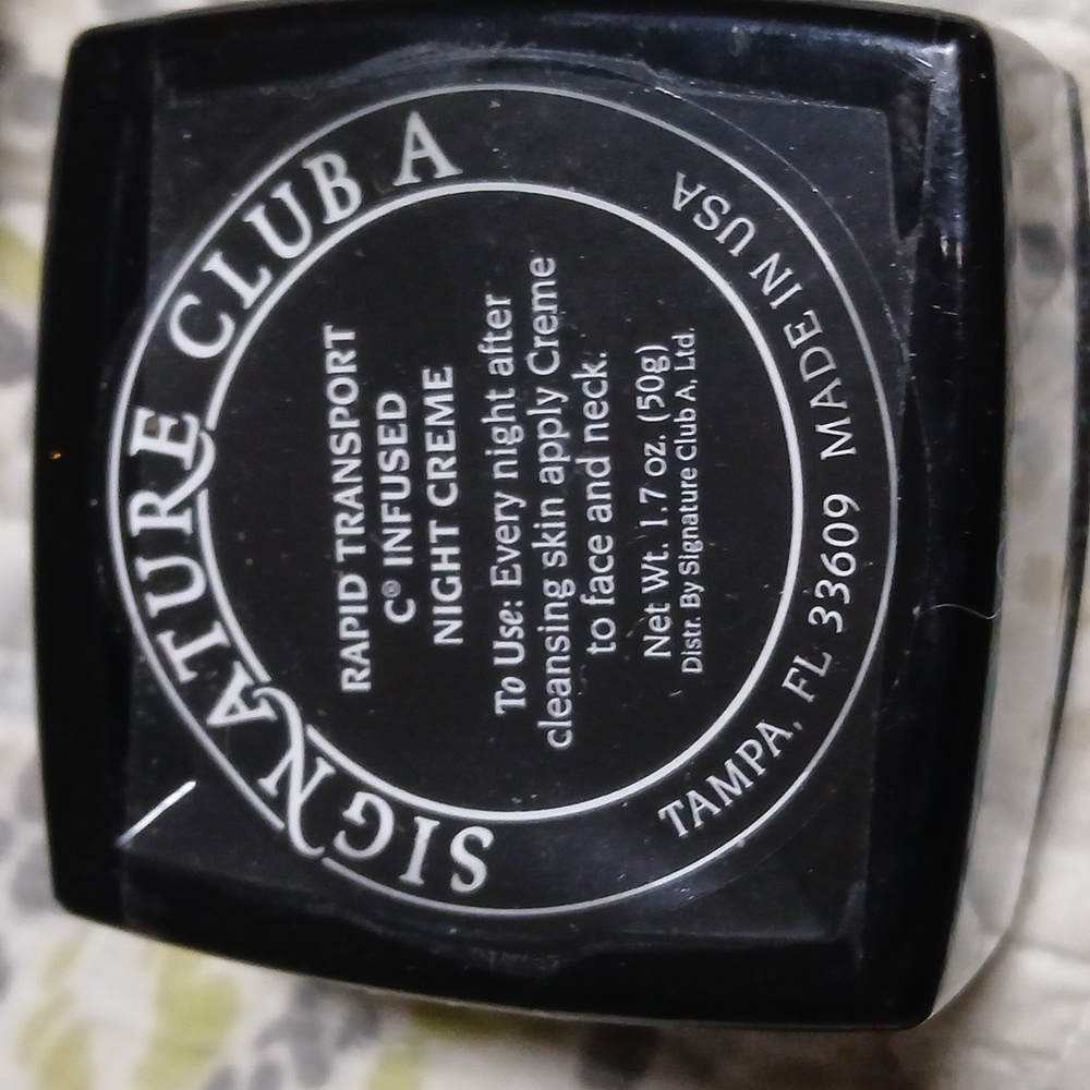Signature Club C Skincare Set - Picture 2 of 5